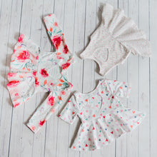 Load image into Gallery viewer, Sweetheart Peplum Top: Floral