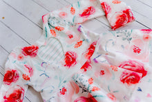 Load image into Gallery viewer, Sweetheart Peplum Top: Floral